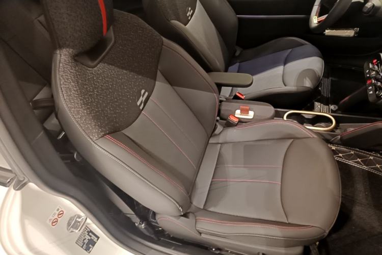 Used MINI Electric COOPER JCW 2025 JOHN COOPER WORKS Right Front Seat