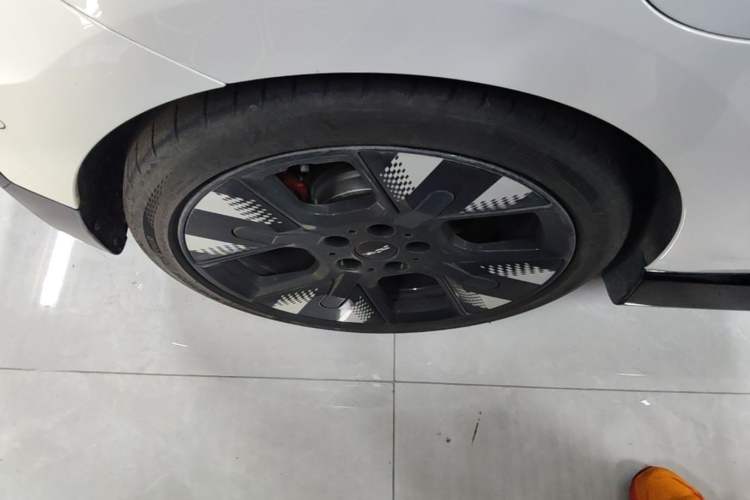 Used MINI Electric COOPER JCW 2025 JOHN COOPER WORKS Right Rear Wheel Hub