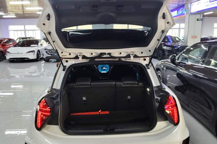 Used MINI Electric COOPER JCW 2025 JOHN COOPER WORKS Trunk