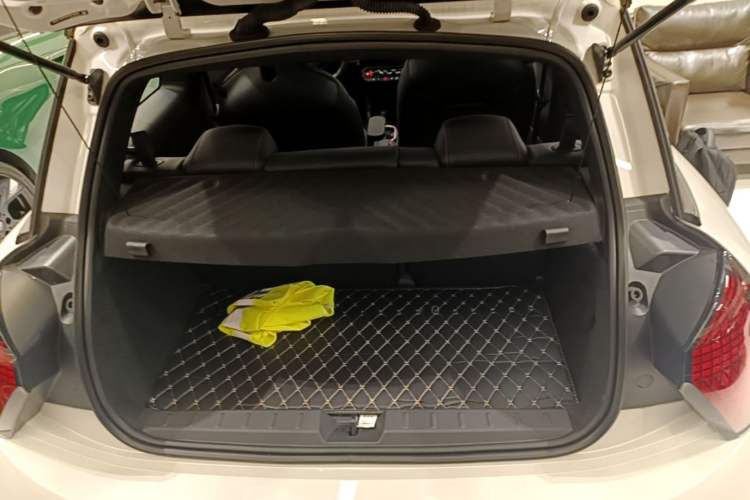 Used MINI Electric COOPER JCW 2025 JOHN COOPER WORKS Trunk
