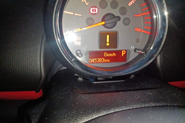 Used MINI JCM COUNTRYMAN 2014 1.6T JOHN COOPER WORKS ALL4 Odometer Close Up