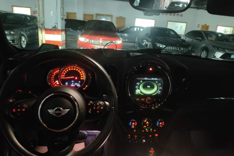 Used MINI JCM COUNTRYMAN 2017 2.0T JOHN COOPER WORKS Center Console