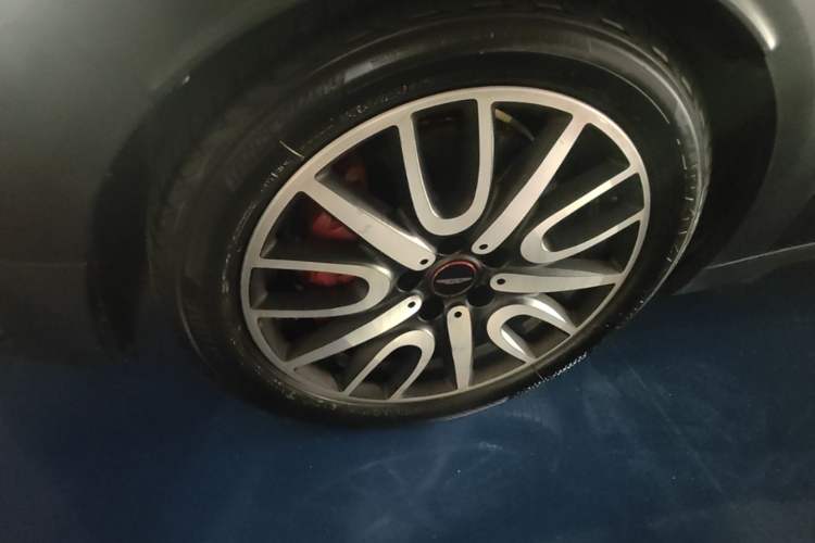 Used MINI JCM COUNTRYMAN 2017 2.0T JOHN COOPER WORKS Left Front Wheel Hub