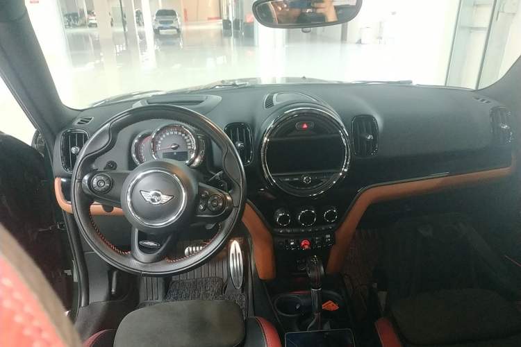Used MINI JCM COUNTRYMAN 2017 2.0T JOHN COOPER WORKS Traveler Center Console