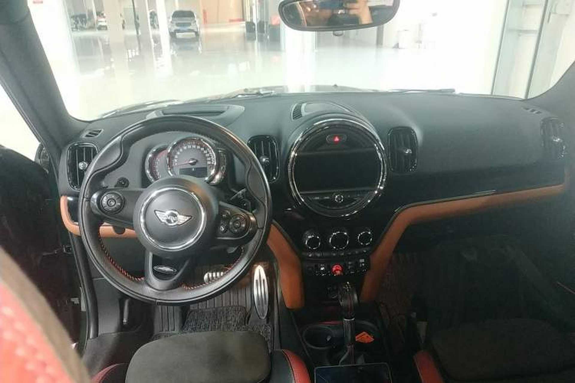 Used MINI JCM COUNTRYMAN 2017 2.0T JOHN COOPER WORKS Traveler Center Console