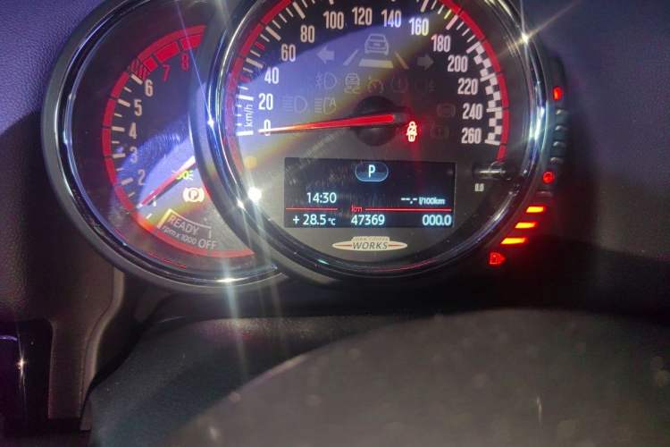 Used MINI JCM COUNTRYMAN 2017 2.0T JOHN COOPER WORKS Traveler Odometer Close Up