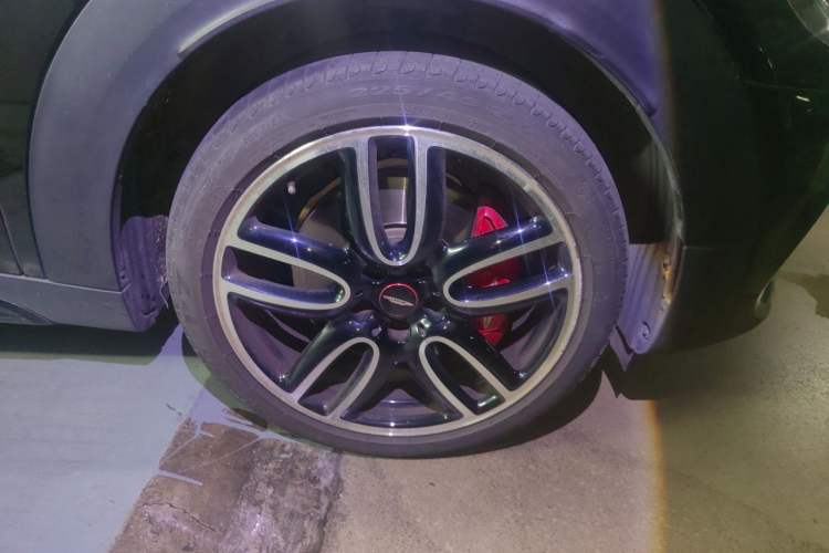 Used MINI JCM COUNTRYMAN 2017 2.0T JOHN COOPER WORKS Traveler Right Front Wheel Hub