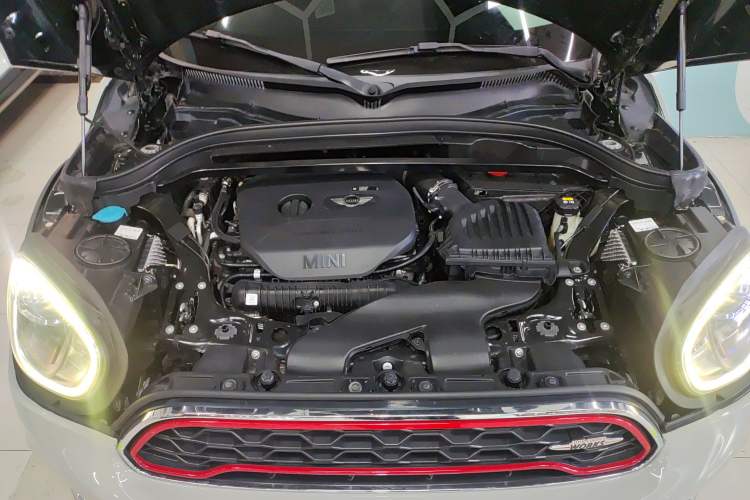 Used MINI JCM COUNTRYMAN 2017 2.0T JOHN COOPER WORKS Traveler Engine Bay