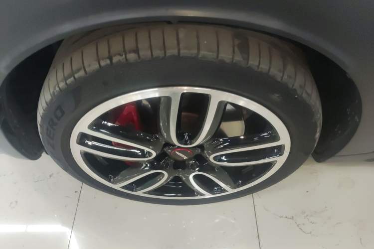 Used MINI JCM COUNTRYMAN 2017 2.0T JOHN COOPER WORKS Traveler Left Front Wheel Hub