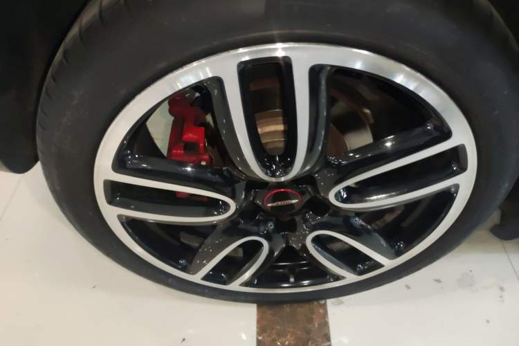 Used MINI JCM COUNTRYMAN 2017 2.0T JOHN COOPER WORKS Traveler Right Rear Wheel Hub