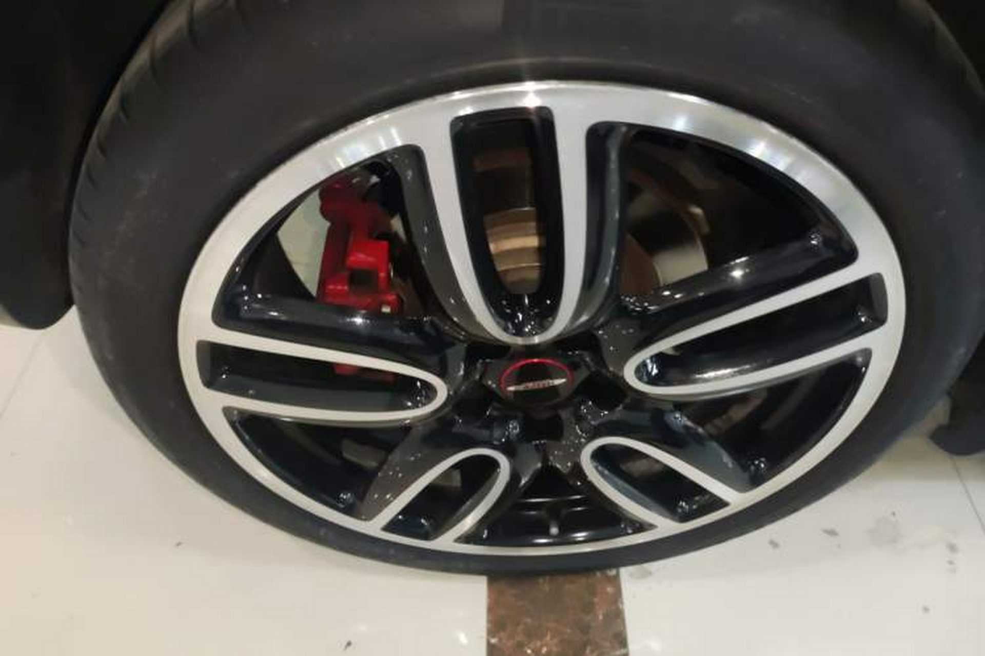 Used MINI JCM COUNTRYMAN 2017 2.0T JOHN COOPER WORKS Traveler Right Rear Wheel Hub