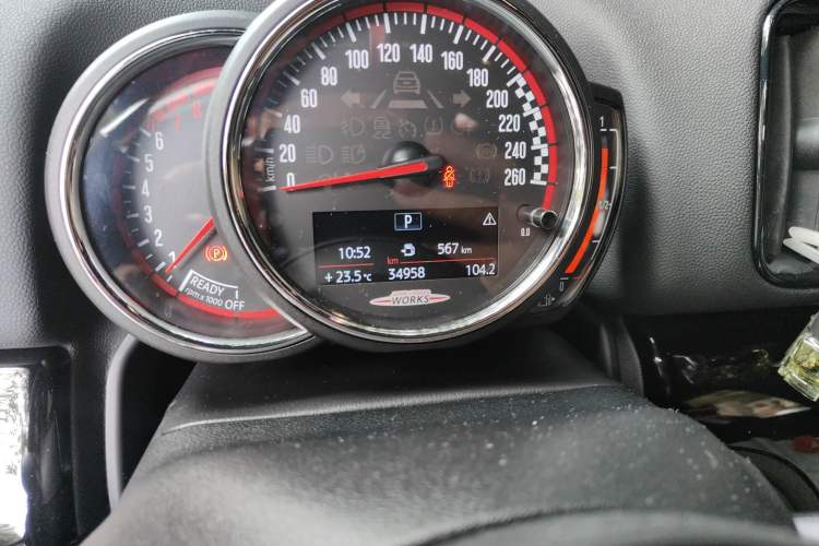 Used MINI JCM COUNTRYMAN 2017 2.0T JOHN COOPER WORKS Traveler Odometer Close Up