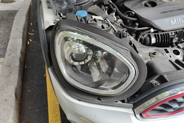 Used MINI JCM COUNTRYMAN 2017 2.0T JOHN COOPER WORKS Traveler Right Front Headlight