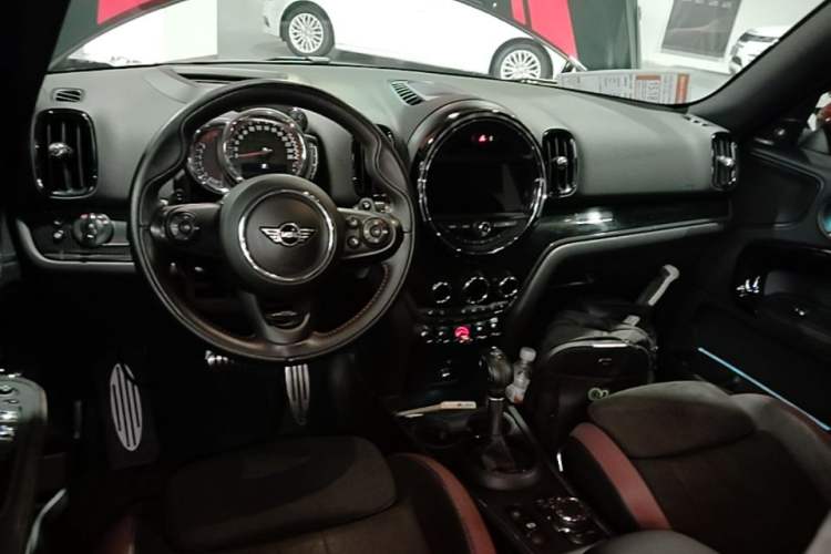 Used MINI JCM COUNTRYMAN 2018 2.0T JOHN COOPER WORKS ALL-IN Center Console
