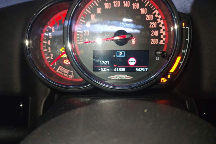 Used MINI JCM COUNTRYMAN 2018 2.0T JOHN COOPER WORKS ALL-IN Odometer Close Up