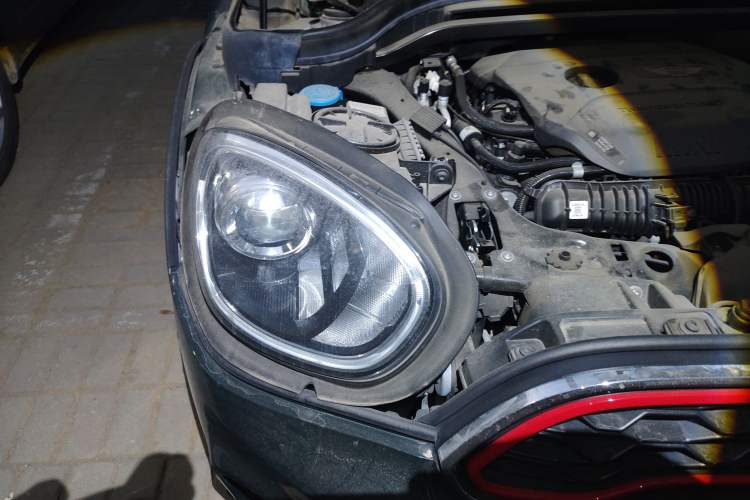 Used MINI JCM COUNTRYMAN 2018 2.0T JOHN COOPER WORKS ALL-IN Right Front Headlight