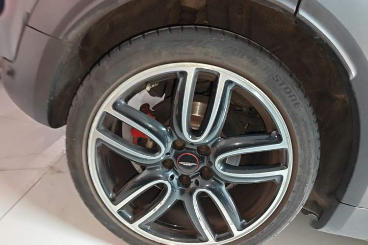 Used MINI JCM COUNTRYMAN 2018 2.0T JOHN COOPER WORKS ALL-IN Right Rear Wheel Hub