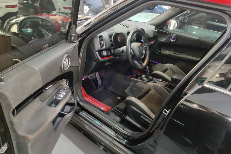Used MINI JCM COUNTRYMAN 2021 2.0T JOHN COOPER WORKS ALL-IN Interior 3