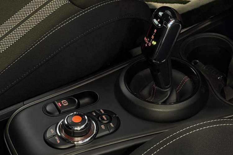 Used MINI JCM COUNTRYMAN 2021 2.0T JOHN COOPER WORKS Interior 4