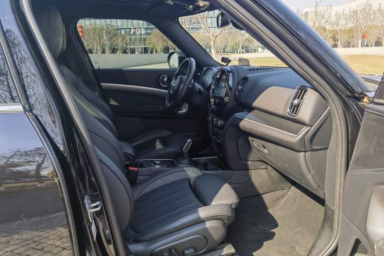 Used MINI JCM COUNTRYMAN 2022 2.0T JOHN COOPER WORKS ALL-IN Interior 5