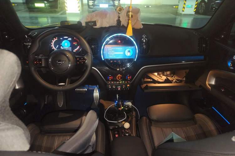 Used MINI JCM COUNTRYMAN 2023 Refresh 2.0T JOHN COOPER WORKS Center Console