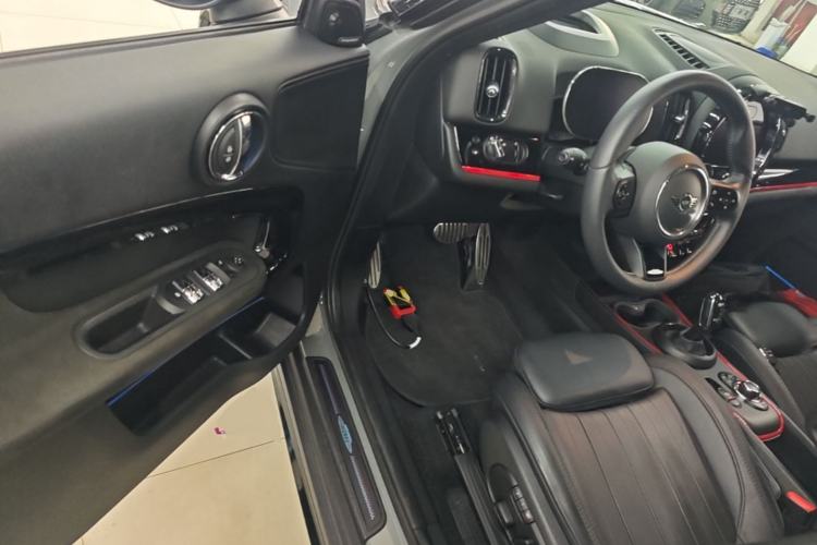 Used MINI JCM COUNTRYMAN 2023 2.0T JOHN COOPER WORKS Driver Seat