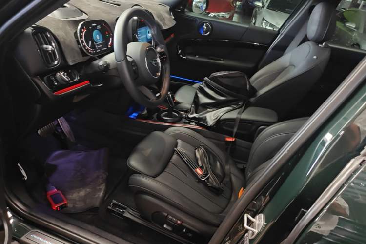 Used MINI JCM COUNTRYMAN 2023 Refresh 2.0T JOHN COOPER WORKS Left Front Seat