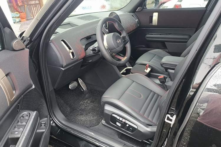 Used MINI JCM COUNTRYMAN 2024 2.0T JOHN COOPER WORKS Driver Seat