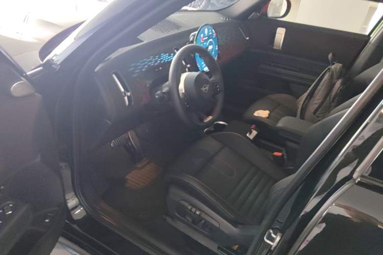 Used MINI JCM COUNTRYMAN 2024 2.0T JOHN COOPER WORKS Driver Seat