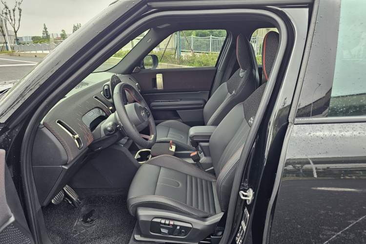 Used MINI JCM COUNTRYMAN 2024 2.0T JOHN COOPER WORKS Interior 2