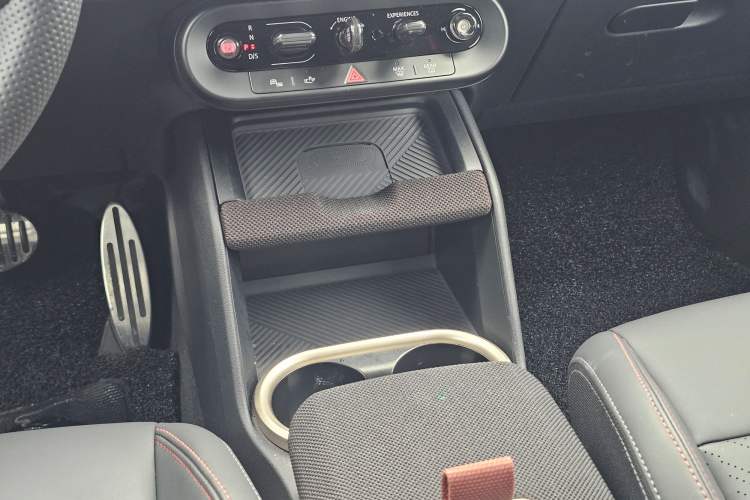 Used MINI JCM COUNTRYMAN 2024 2.0T JOHN COOPER WORKS Interior 6