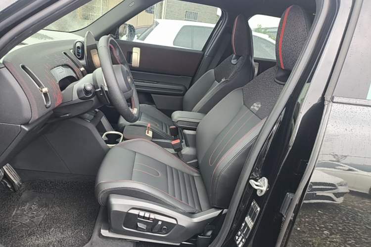 Used MINI JCM COUNTRYMAN 2024 2.0T JOHN COOPER WORKS Left Front Seat