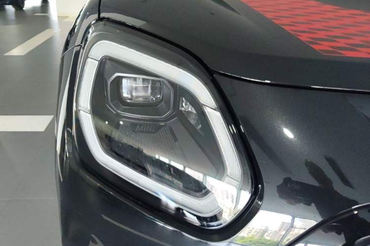 Used MINI JCM COUNTRYMAN 2024 2.0T JOHN COOPER WORKS Right Front Headlight