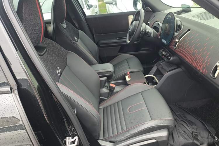 Used MINI JCM COUNTRYMAN 2024 2.0T JOHN COOPER WORKS Right Front Seat