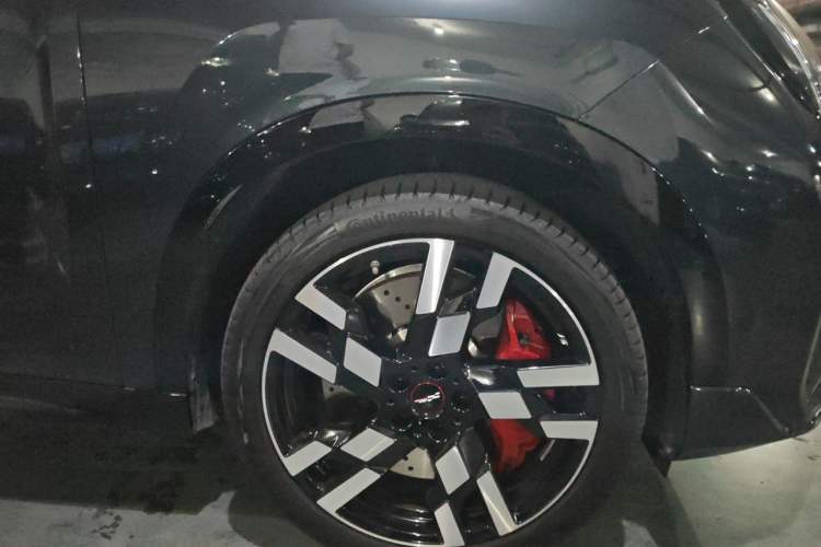 Used MINI JCM COUNTRYMAN 2024 2.0T JOHN COOPER WORKS Right Front Wheel Hub
