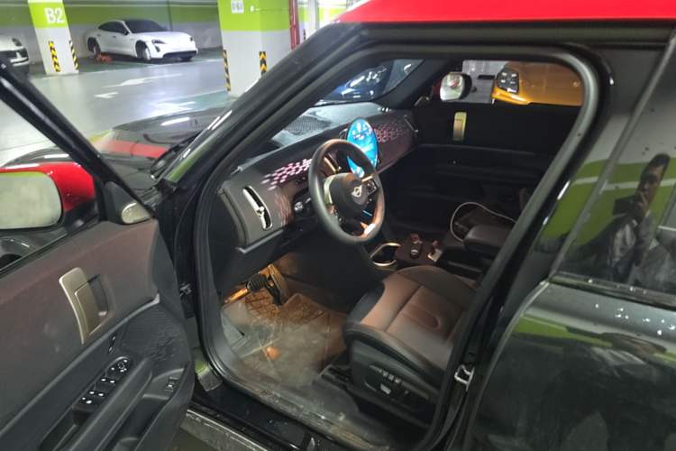 Used MINI JCM COUNTRYMAN 2024 2.0T JOHN COOPER WORKS Driver Seat