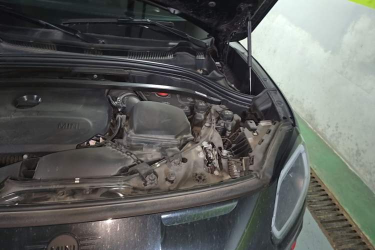Used MINI JCM COUNTRYMAN 2024 2.0T JOHN COOPER WORKS Engine Bay Left