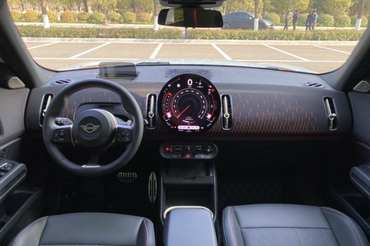 Used MINI JCM COUNTRYMAN 2024 2.0T JOHN COOPER WORKS Interior 3
