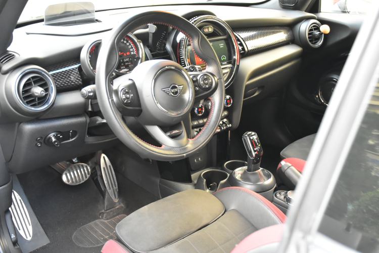 Used MINI JCW 2018 2.0T JOHN COOPER WORKS ALL-IN Interior 11
