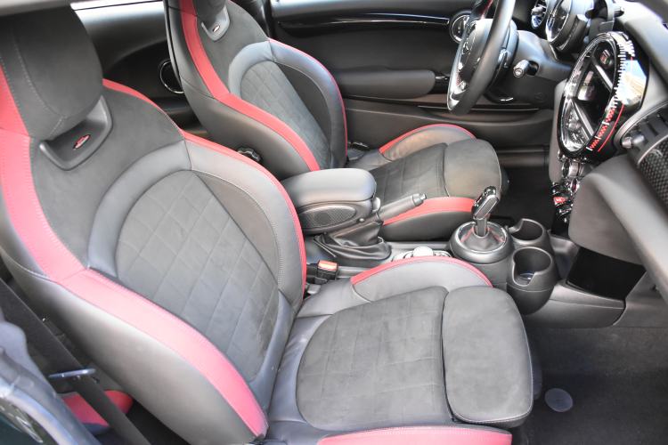 Used MINI JCW 2018 2.0T JOHN COOPER WORKS ALL-IN Interior 4