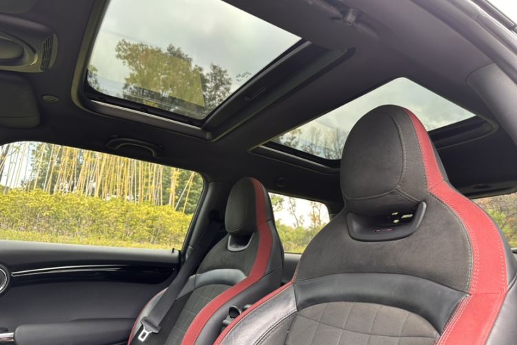 Used MINI JCW 2015 2.0T JOHN COOPER WORKS Interior 11