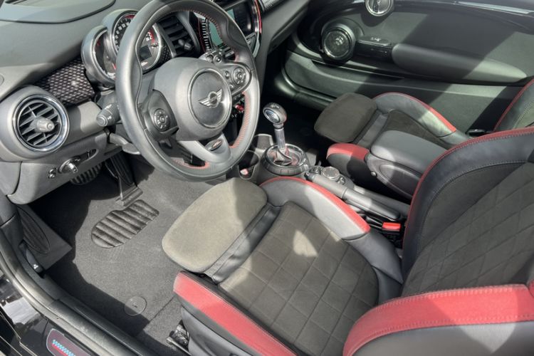Used MINI JCW 2015 2.0T JOHN COOPER WORKS Interior 4