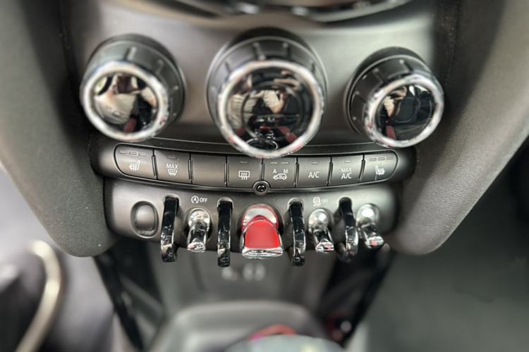 Used MINI JCW 2015 2.0T JOHN COOPER WORKS Interior 7