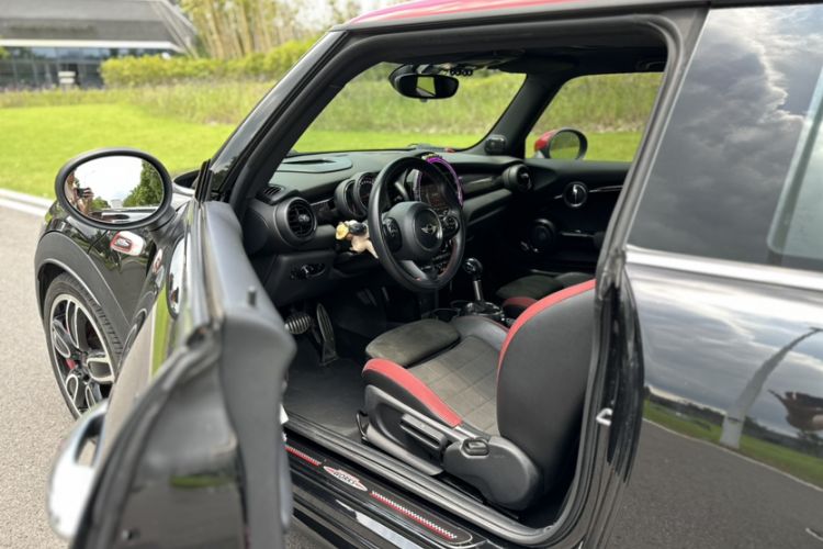 Used MINI JCW 2015 2.0T JOHN COOPER WORKS Interior 9