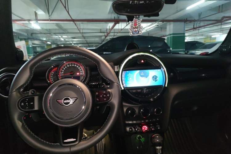 Used MINI JCW 2015 2.0T JOHN COOPER WORKS Center Console