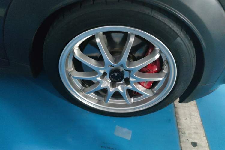 Used MINI JCW 2015 2.0T JOHN COOPER WORKS Right Front Wheel Hub
