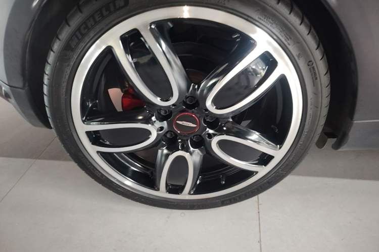 Used MINI JCW 2015 2.0T JOHN COOPER WORKS Right Rear Wheel Hub