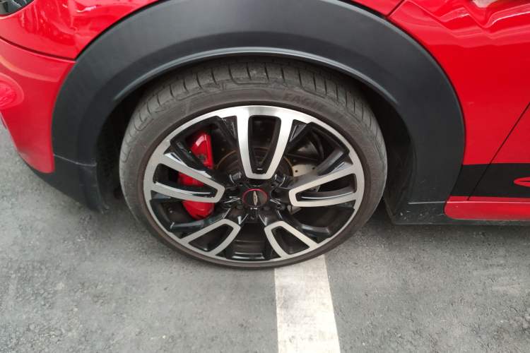 Used MINI JCW 2015 2.0T JOHN COOPER WORKS Left Front Wheel Hub