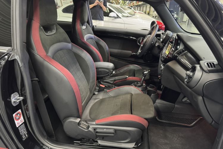 Used MINI JCW 2016 2.0T JOHN COOPER WORKS Interior 11