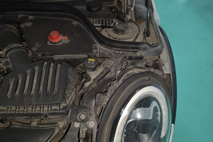 Used MINI JCW 2017 2.0T JOHN COOPER WORKS Engine Bay Left
